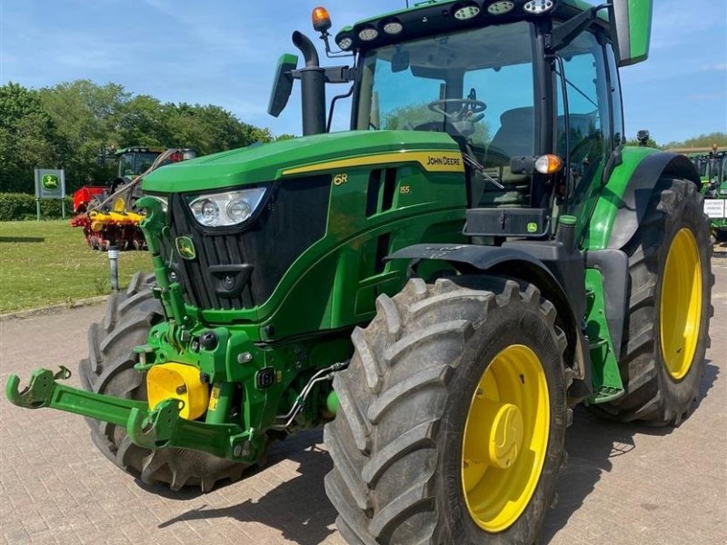 Traktor du type John Deere 6R 155 Front PTO GPS AutoTrac klar. Luft og hydraulik bremser. Frint PTO. Flere på vej ind. Ring til Ulrik på 40255544. Jeg snakker Jysk., Gebrauchtmaschine en Kolding (Photo 1)