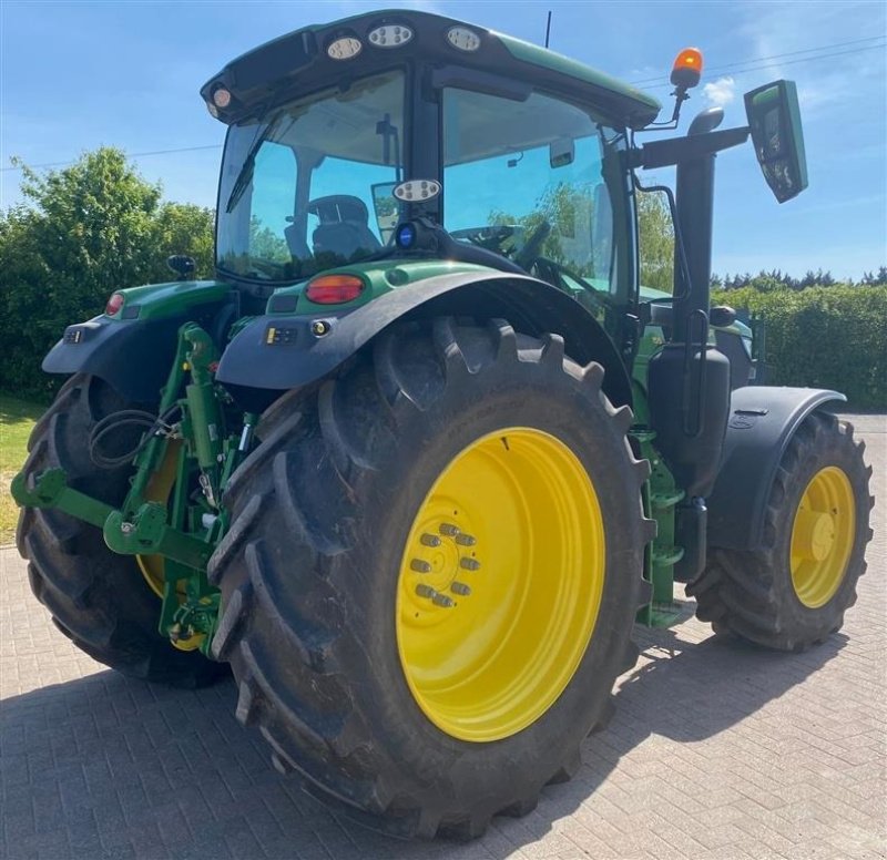 Traktor tip John Deere 6R 155 Front PTO GPS AutoTrac klar. Luft og hydraulik bremser. Frint PTO. Flere på vej ind. Ring til Ulrik på 40255544. Jeg snakker Jysk., Gebrauchtmaschine in Kolding (Poză 5)