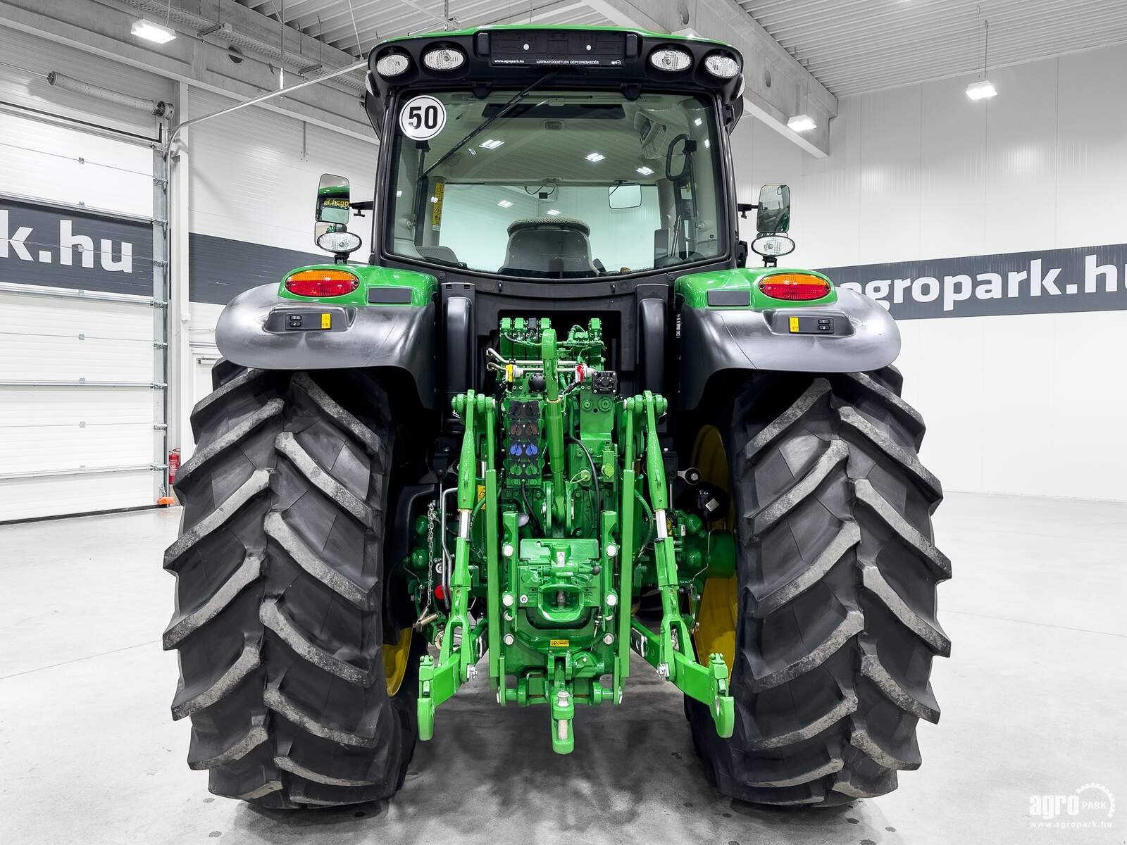 Traktor от тип John Deere 6R 155, Gebrauchtmaschine в Csengele (Снимка 5)