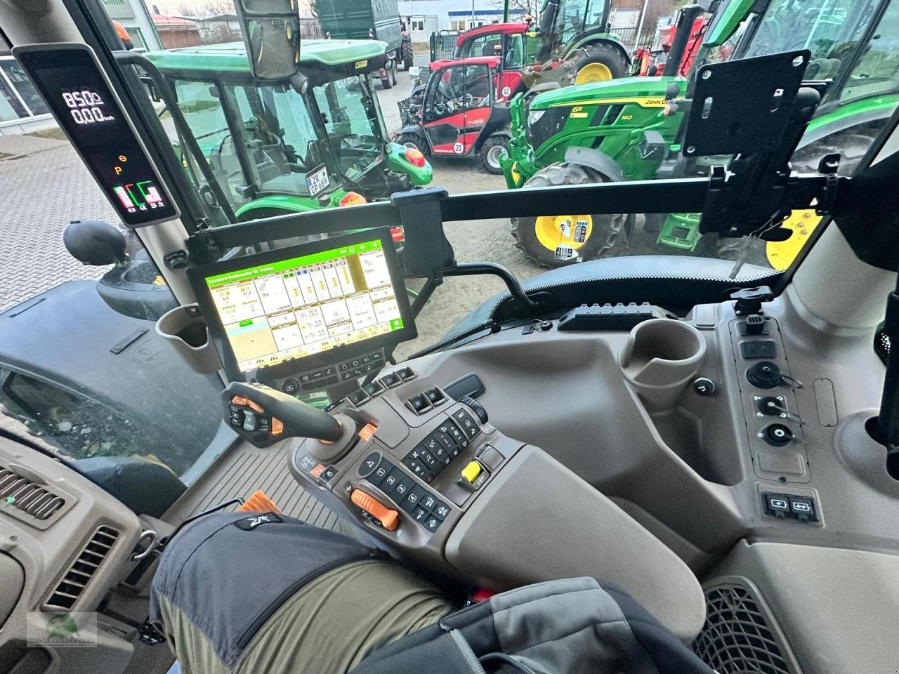 Traktor van het type John Deere 6R 185, Neumaschine in Triebes (Foto 11)