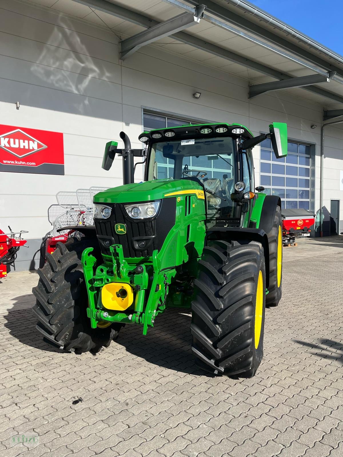 Traktor of the type John Deere 6R 185, Neumaschine in Bruckmühl (Picture 1)