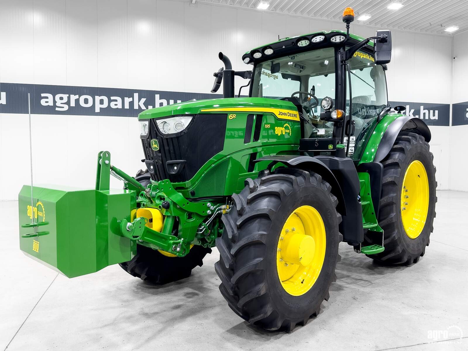 Traktor типа John Deere 6R 195, Gebrauchtmaschine в Csengele (Фотография 1)