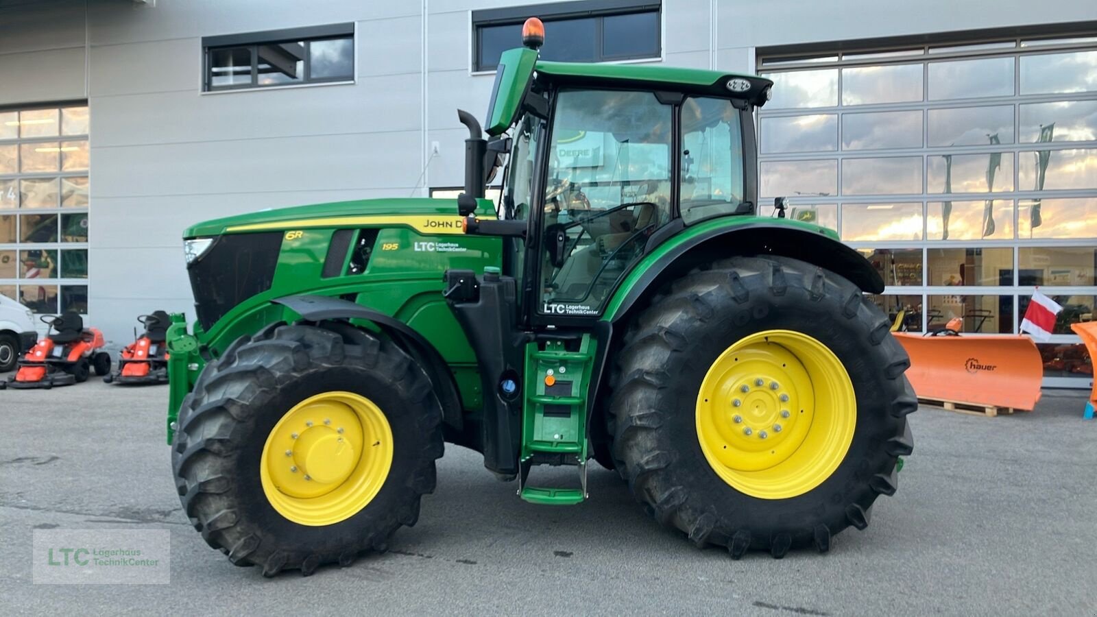 Traktor типа John Deere 6R 195, Vorführmaschine в Redlham (Фотография 9)