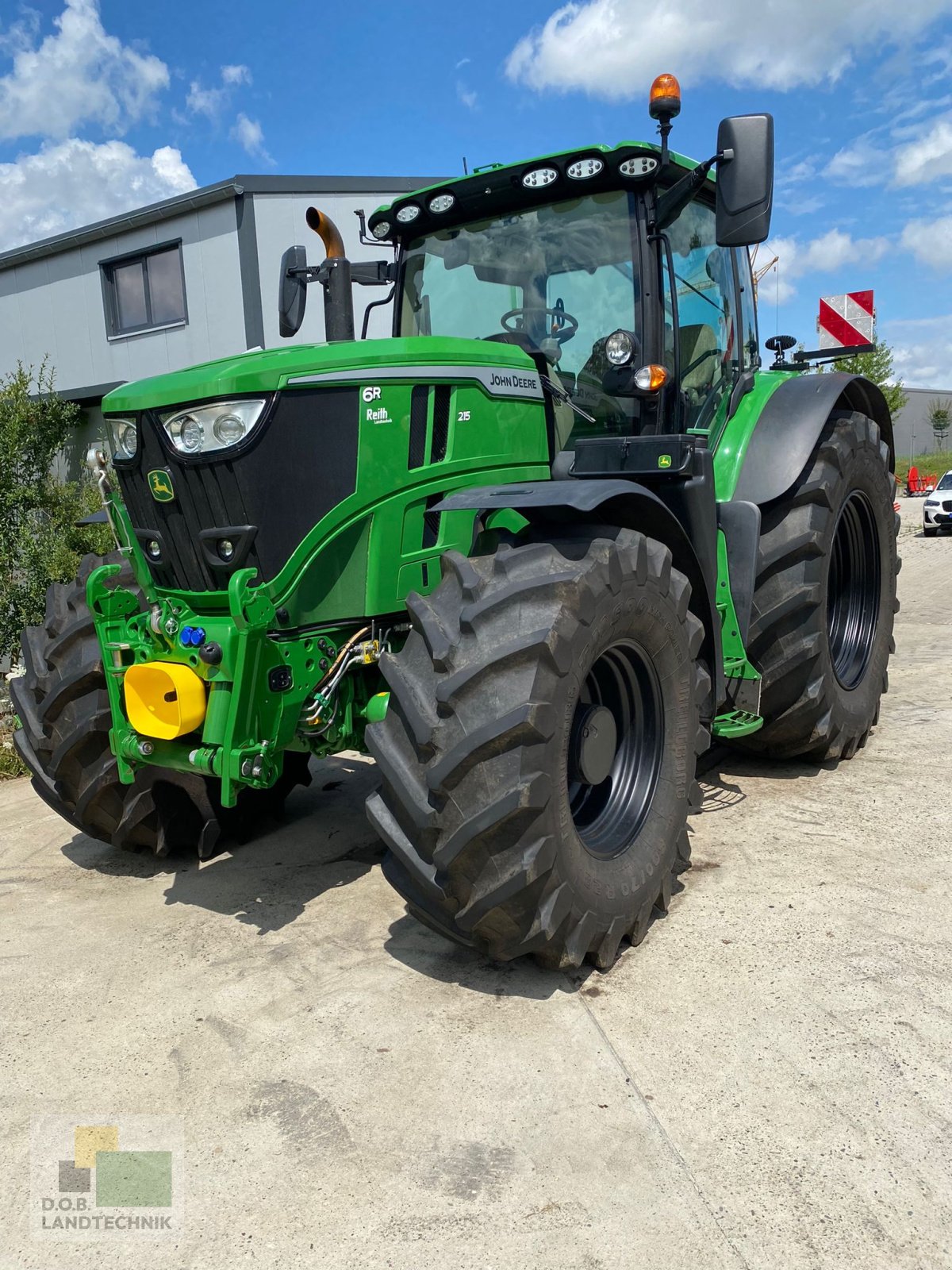 Traktor des Typs John Deere 6R 215 6R215, Gebrauchtmaschine in Brunnen (Bild 2)