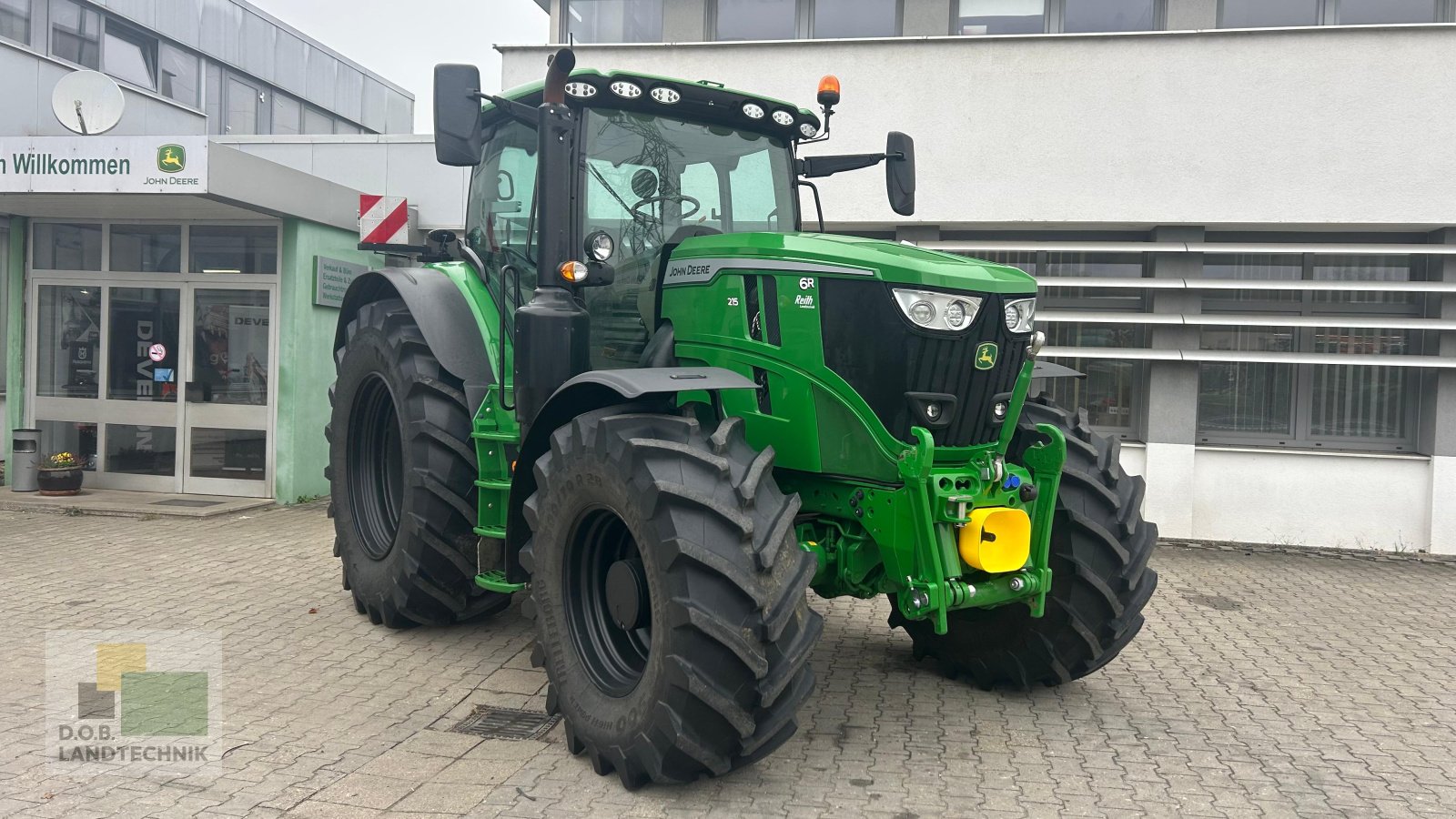 Traktor des Typs John Deere 6R 215 6R215, Gebrauchtmaschine in Regensburg (Bild 1)