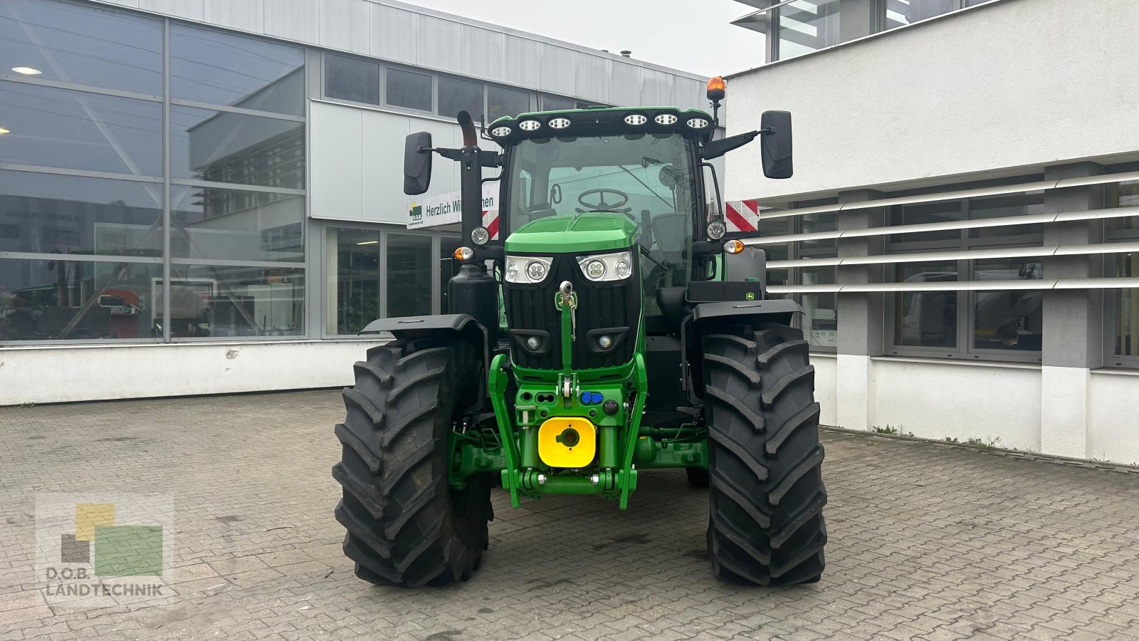 Traktor des Typs John Deere 6R 215 6R215, Gebrauchtmaschine in Regensburg (Bild 3)