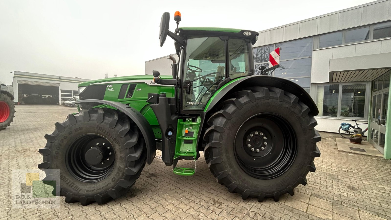 Traktor des Typs John Deere 6R 215 6R215, Gebrauchtmaschine in Regensburg (Bild 5)