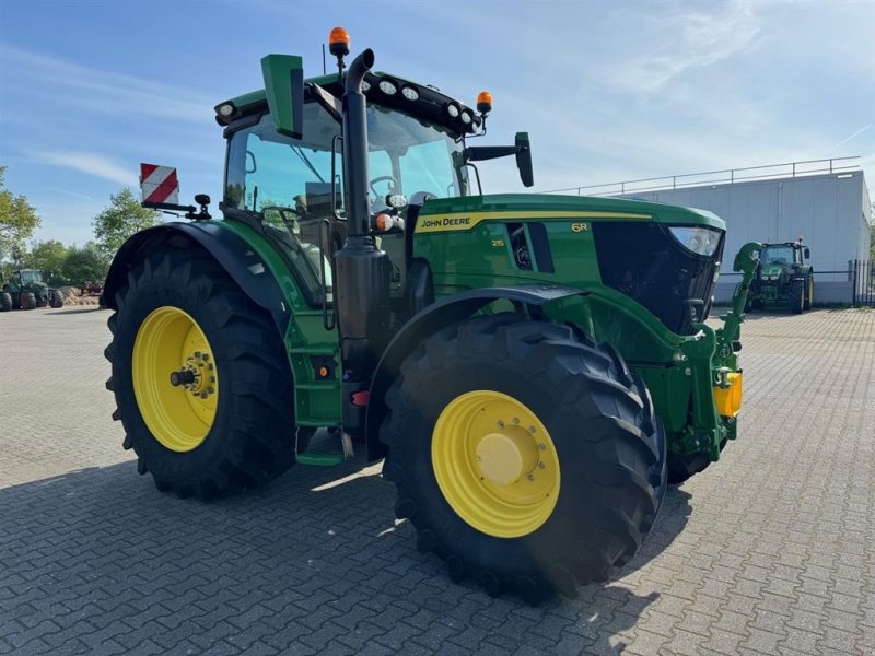 Traktor типа John Deere 6R 215 Frontlift og PTO- Kun 700 timer, Gebrauchtmaschine в Nørager (Фотография 1)