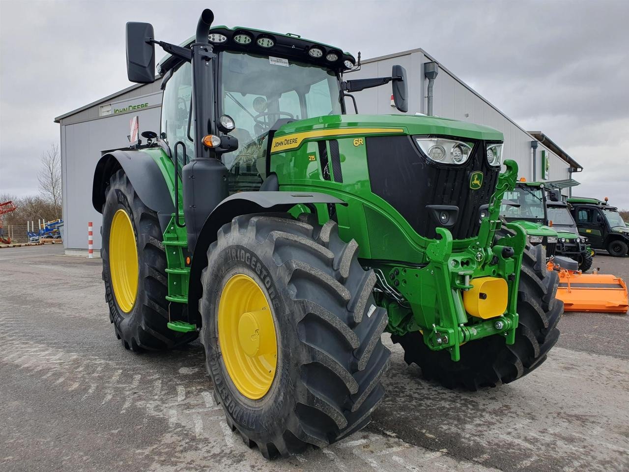 Traktor типа John Deere 6R 215 MP23, Neumaschine в Niederkirchen (Фотография 1)