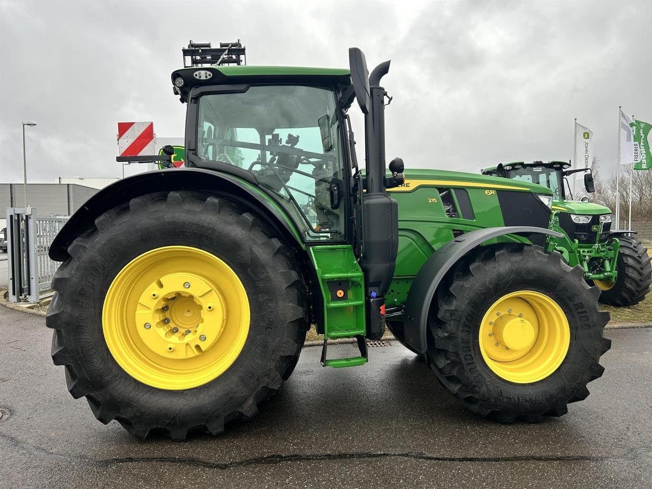 Traktor типа John Deere 6R 215 MP24, Neumaschine в Niederkirchen (Фотография 4)