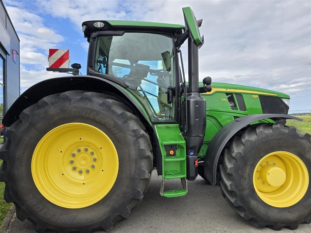 Traktor a típus John Deere 6R 215 Vi giver 50 timers reklamationsret i Danmark!!! Front PTO, luftbremser, CommandArm. AutoTrac. StarFire 6000 antenne. Ring til Ulrik på 40255544. Jeg snakker Jysk, tysk og engelsk., Gebrauchtmaschine ekkor: Kolding (Kép 2)