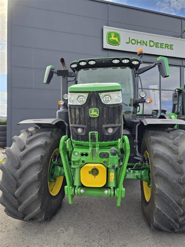 Traktor a típus John Deere 6R 215 Vi giver 50 timers reklamationsret i Danmark!!! Front PTO, luftbremser, CommandArm. AutoTrac. StarFire 6000 antenne. Ring til Ulrik på 40255544. Jeg snakker Jysk, tysk og engelsk., Gebrauchtmaschine ekkor: Kolding (Kép 3)