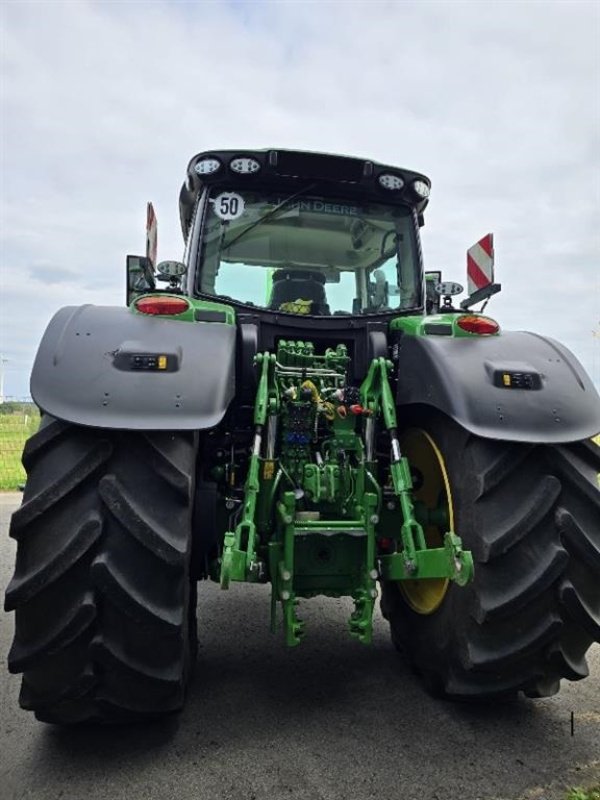 Traktor typu John Deere 6R 215 Vi giver 50 timers reklamationsret i Danmark!!! Front PTO, luftbremser, CommandArm. AutoTrac. StarFire 6000 antenne. Ring til Ulrik på 40255544. Jeg snakker Jysk, tysk og engelsk., Gebrauchtmaschine w Kolding (Zdjęcie 4)