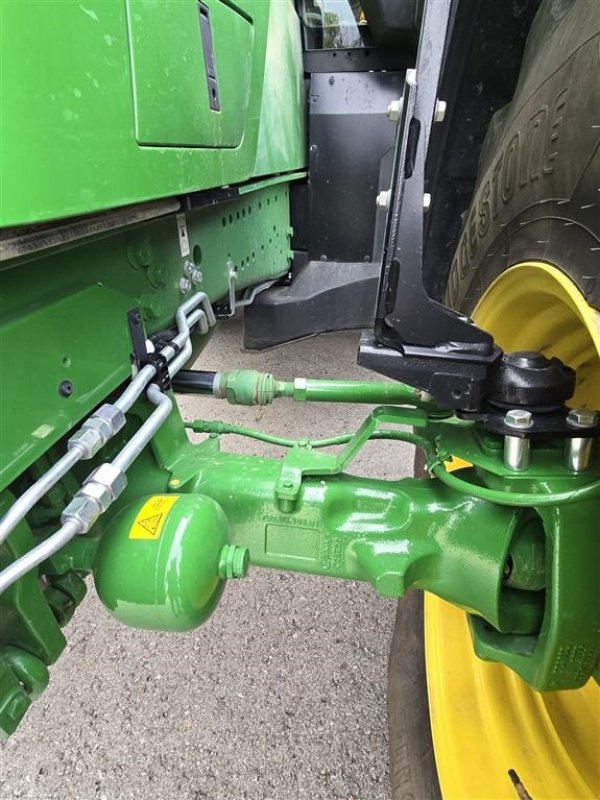 Traktor typu John Deere 6R 215 Vi giver 50 timers reklamationsret i Danmark!!! Front PTO, luftbremser, CommandArm. AutoTrac. StarFire 6000 antenne. Ring til Ulrik på 40255544. Jeg snakker Jysk, tysk og engelsk., Gebrauchtmaschine w Kolding (Zdjęcie 6)