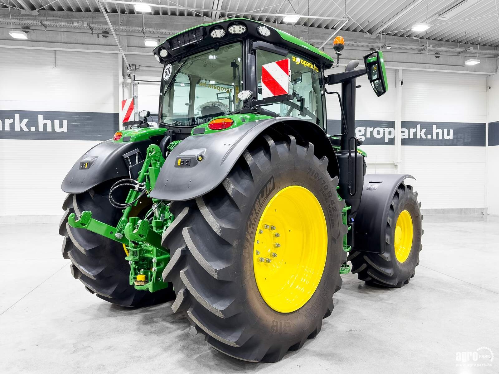 Traktor типа John Deere 6R 215, Gebrauchtmaschine в Csengele (Фотография 3)