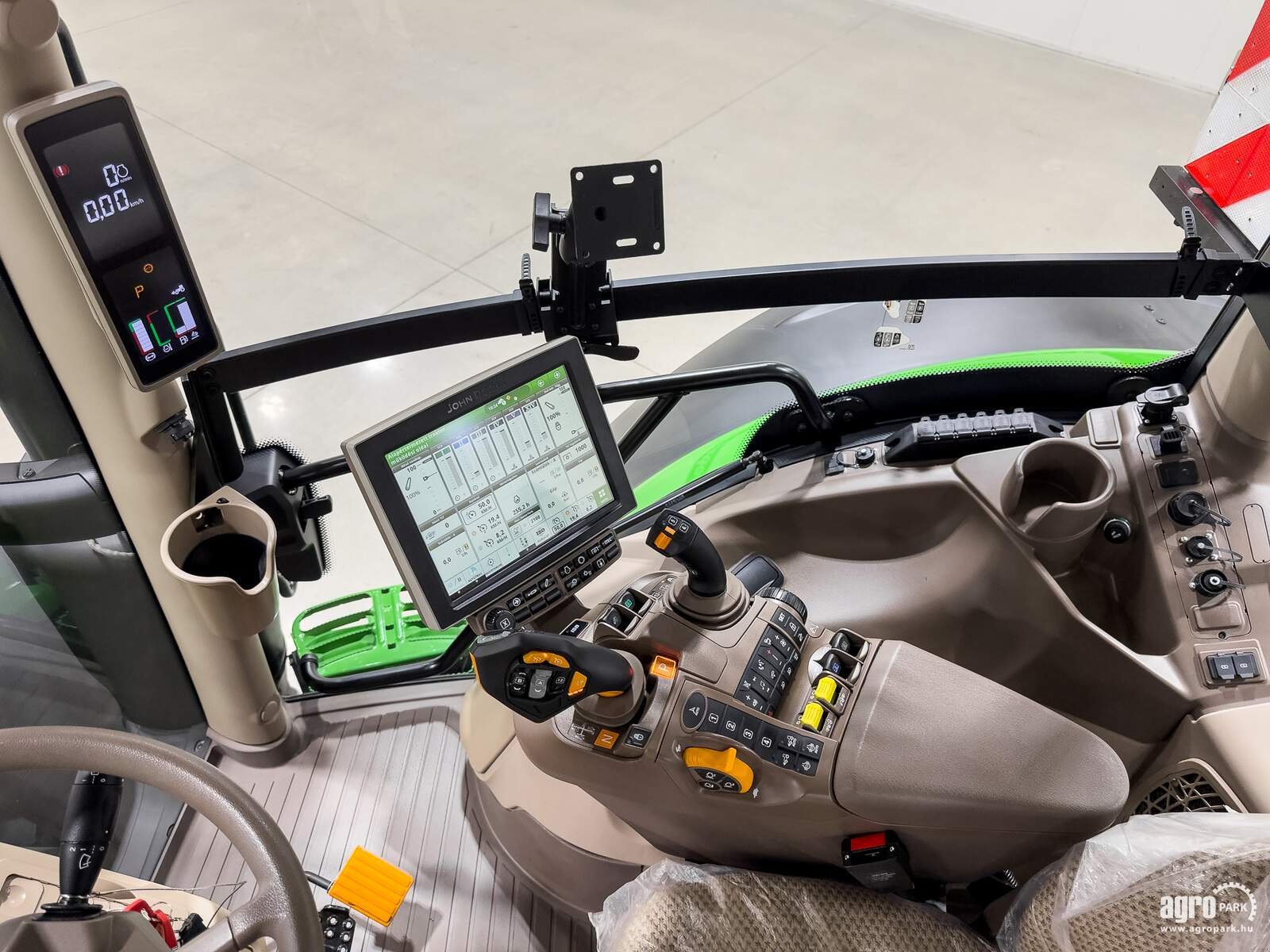 Traktor Türe ait John Deere 6R 215, Gebrauchtmaschine içinde Csengele (resim 9)