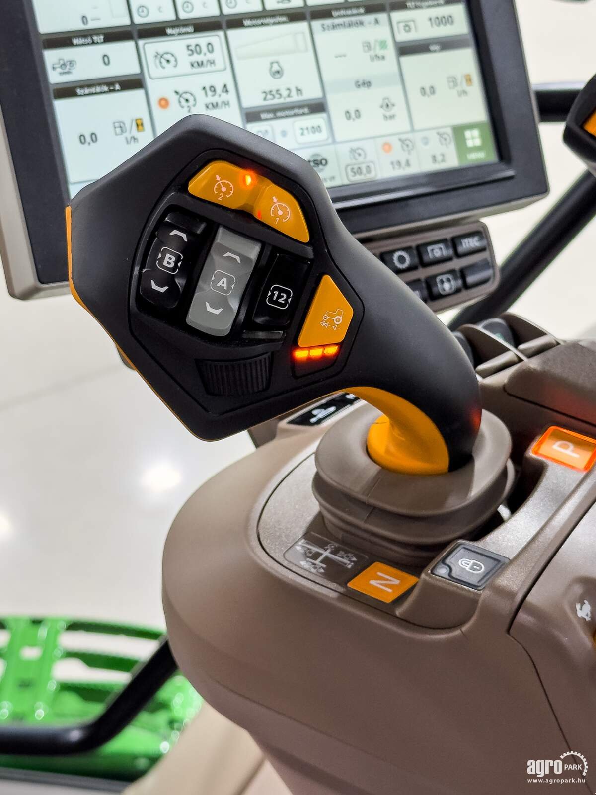 Traktor Türe ait John Deere 6R 215, Gebrauchtmaschine içinde Csengele (resim 13)