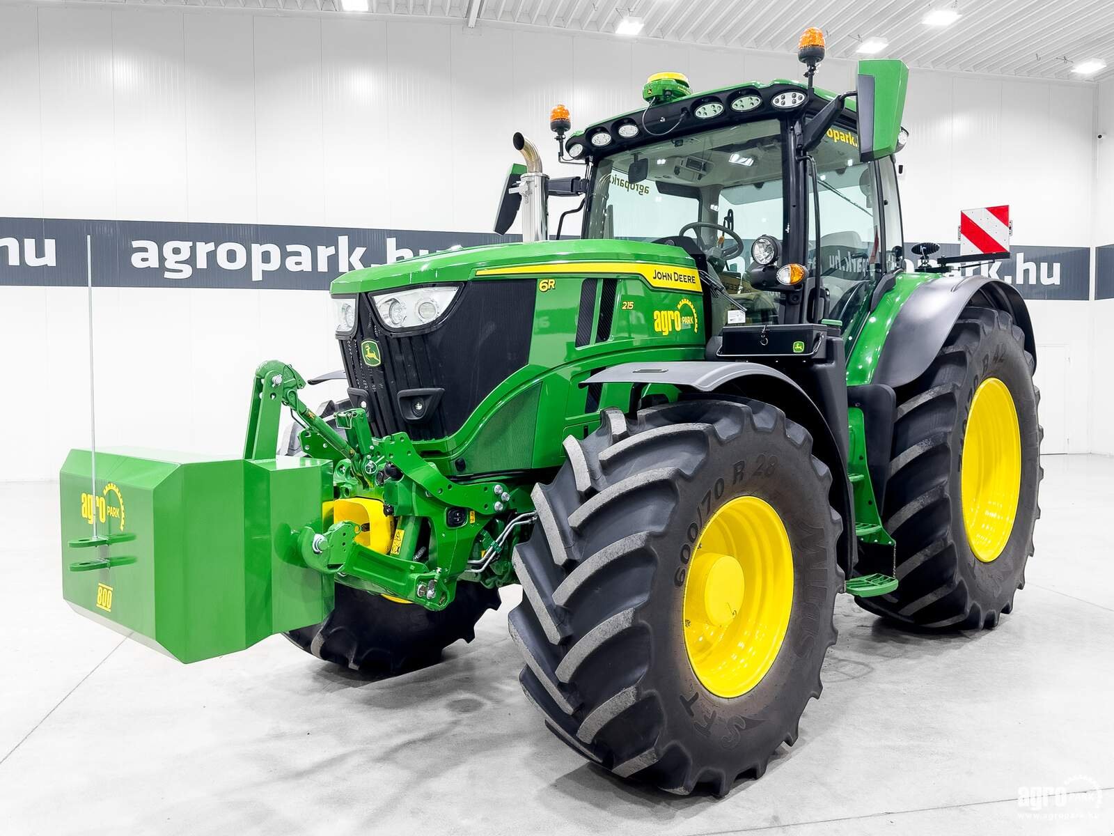 Traktor типа John Deere 6R 215, Gebrauchtmaschine в Csengele (Фотография 1)