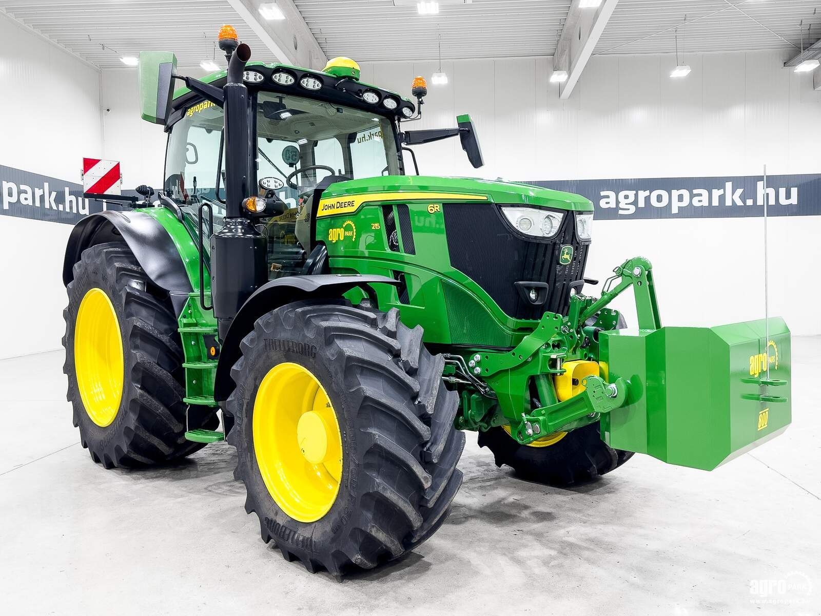 Traktor типа John Deere 6R 215, Gebrauchtmaschine в Csengele (Фотография 2)