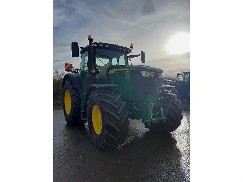 Traktor du type John Deere 6R 215, Gebrauchtmaschine en SAINT-GERMAIN DU PUY (Photo 2)