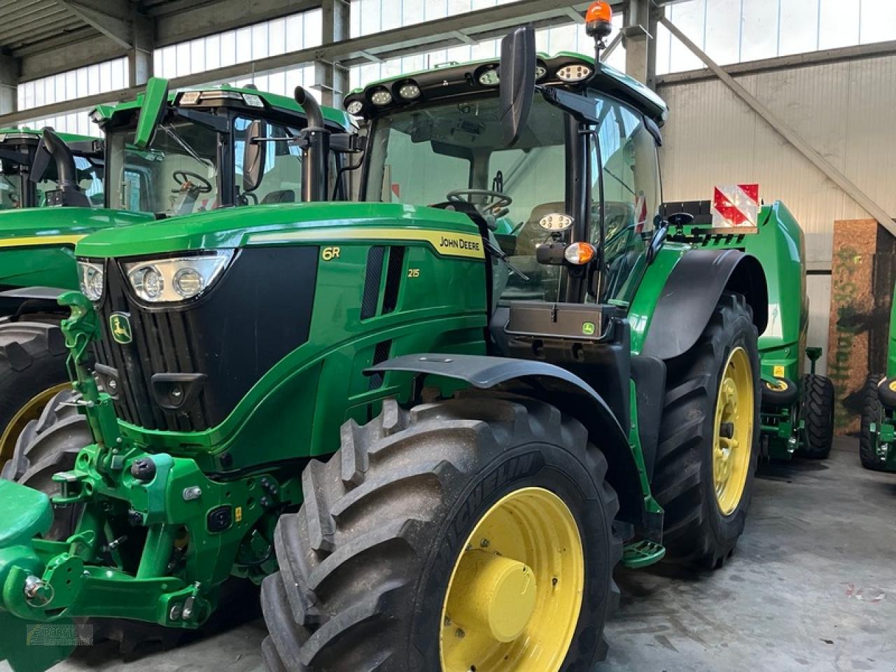 Traktor van het type John Deere 6R 215, Neumaschine in Jahnatal (Foto 3)