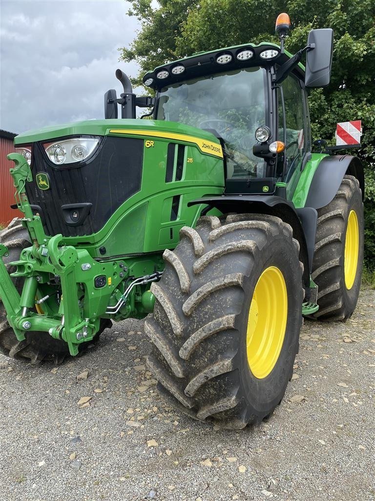 Traktor tip John Deere 6R 215, Gebrauchtmaschine in Bredsten (Poză 4)