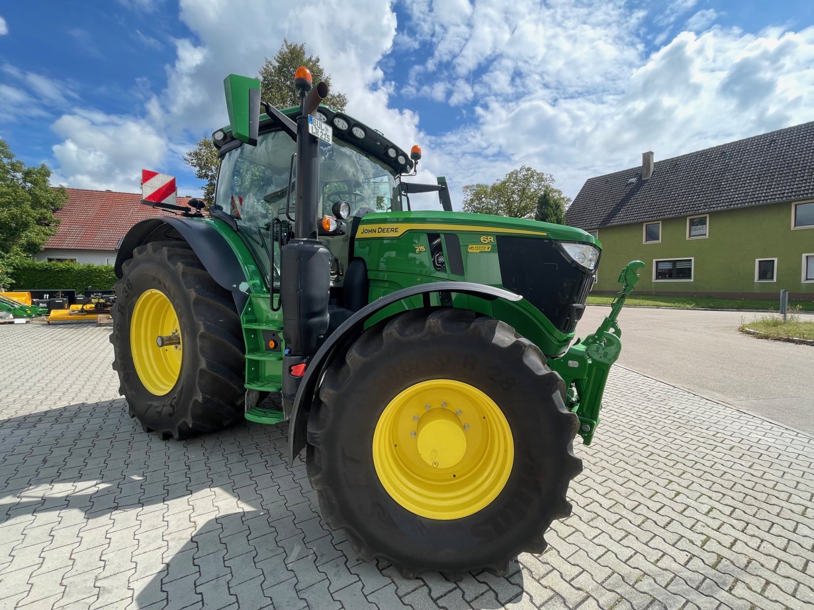 Traktor des Typs John Deere 6R 215, Gebrauchtmaschine in Burglengenfeld (Bild 2)