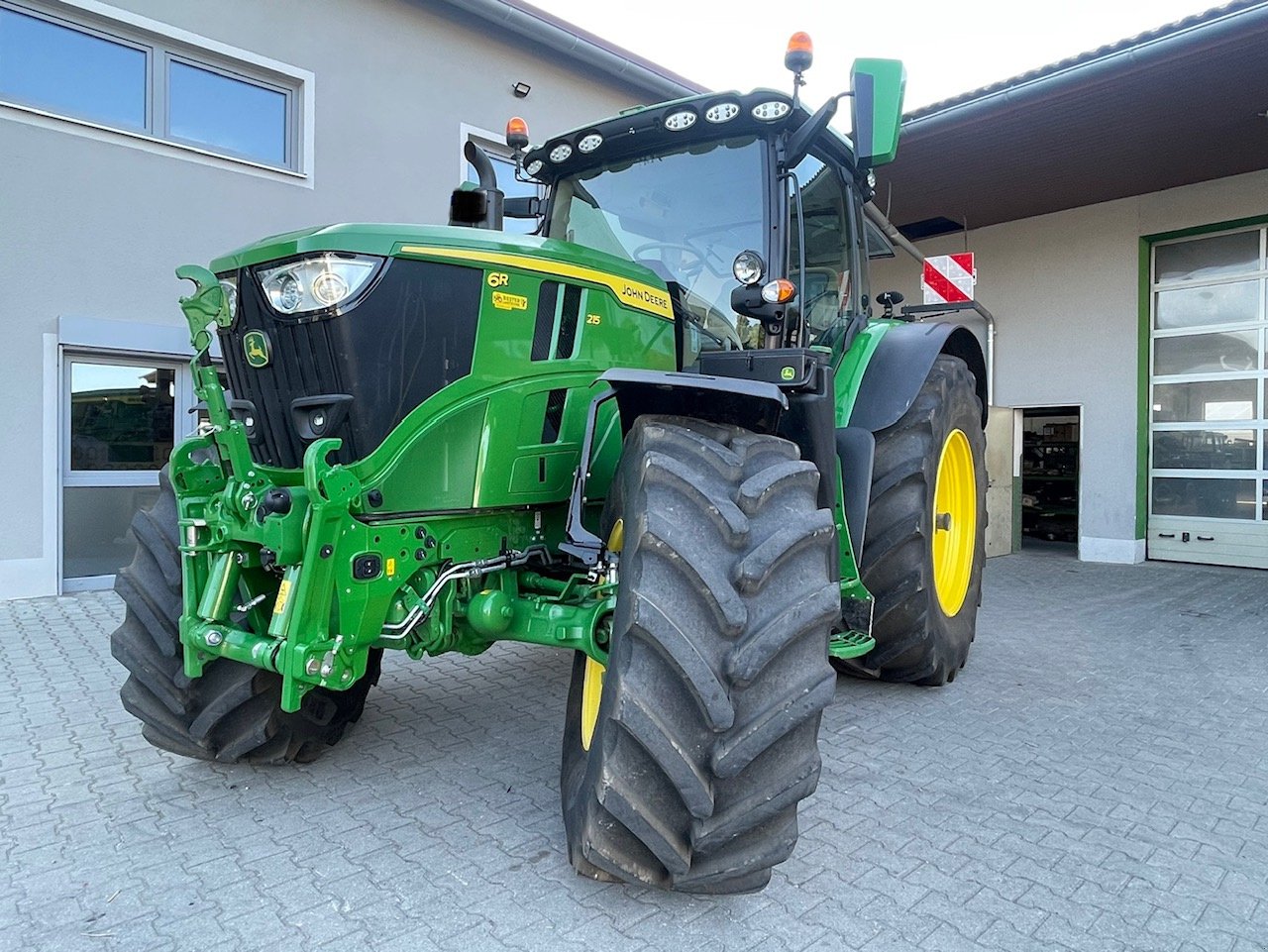 Traktor typu John Deere 6R 215, Gebrauchtmaschine v Burglengenfeld (Obrázek 1)