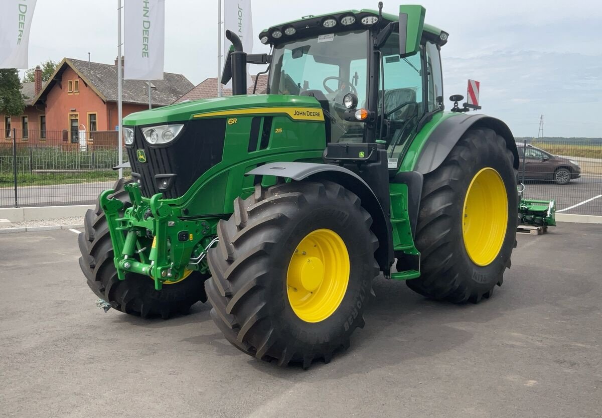 Traktor des Typs John Deere 6R 215, Neumaschine in Zwettl (Bild 1)