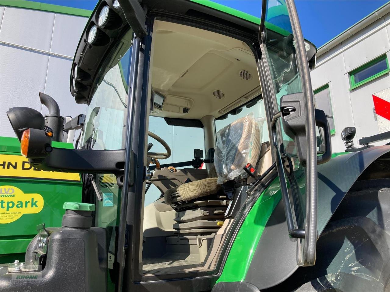 Traktor van het type John Deere 6R 215, Gebrauchtmaschine in Zorbau (Foto 10)