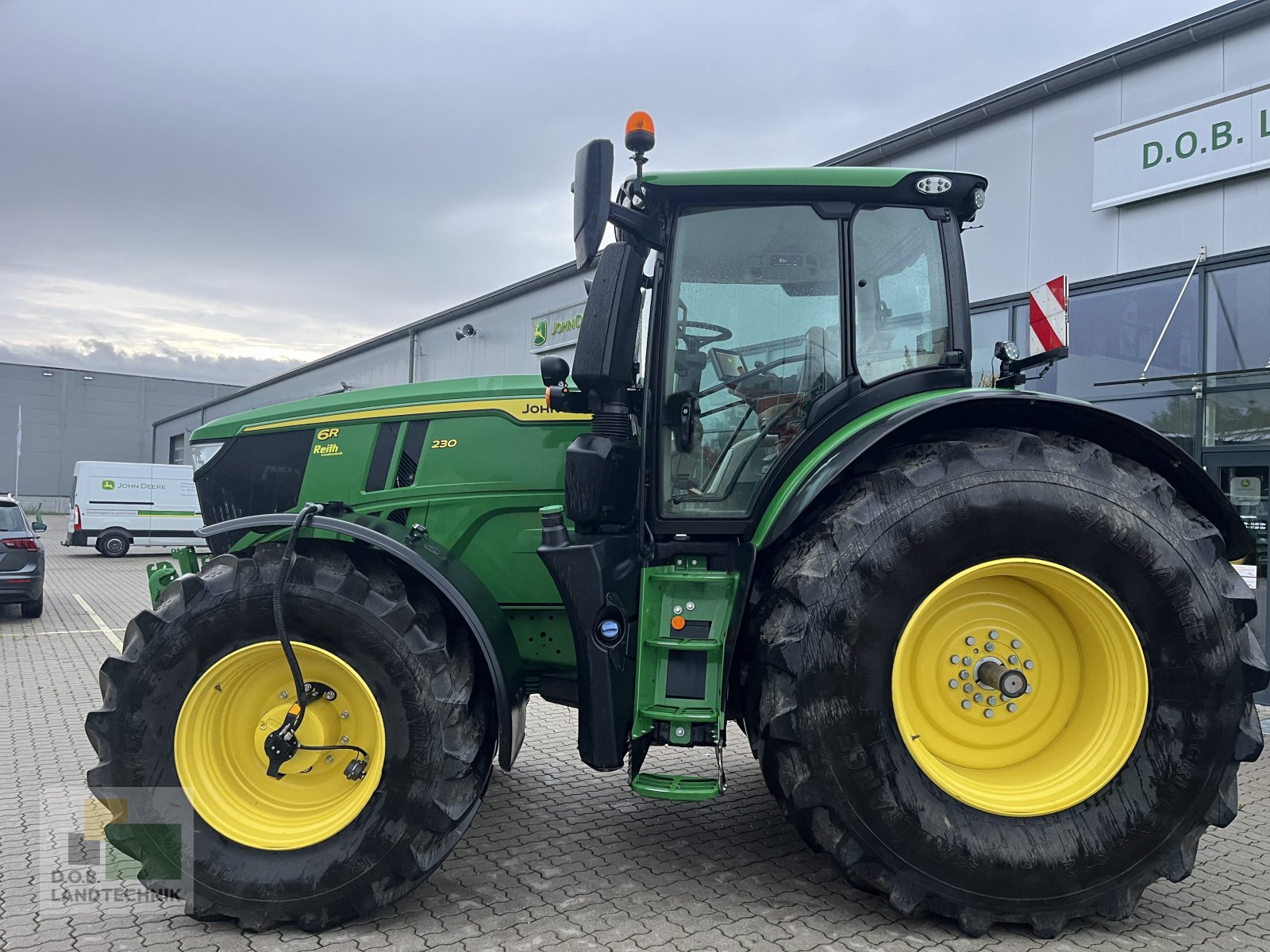 Traktor typu John Deere 6R 230, Gebrauchtmaschine w Langweid am Lech (Zdjęcie 2)