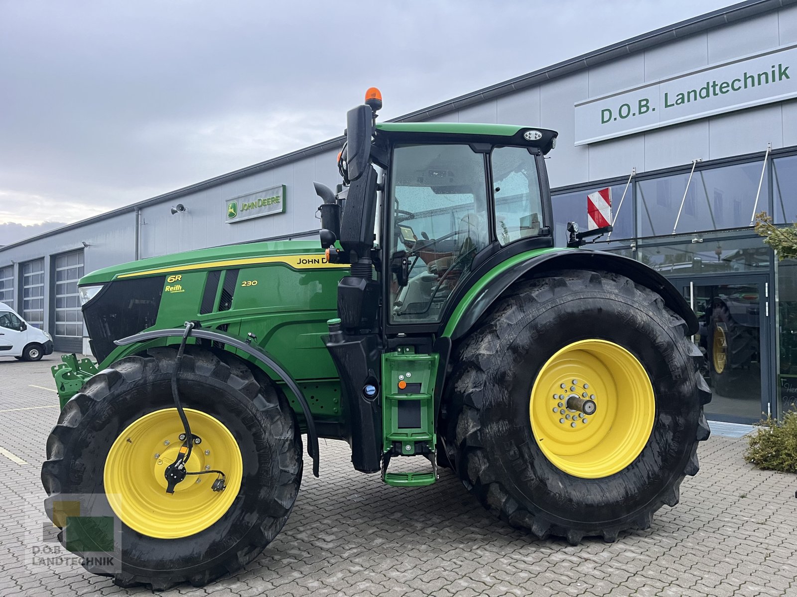 Traktor typu John Deere 6R 230, Gebrauchtmaschine v Langweid am Lech (Obrázek 9)