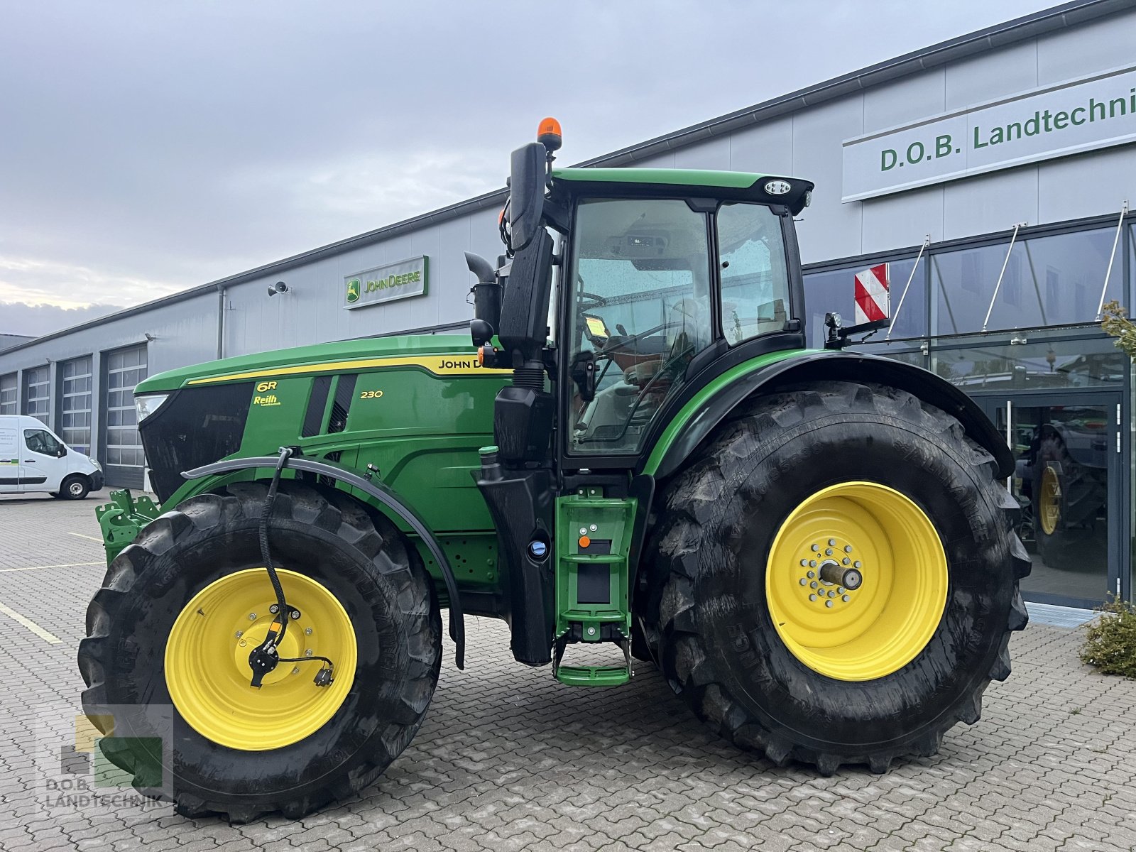 Traktor van het type John Deere 6R 230, Gebrauchtmaschine in Langweid am Lech (Foto 10)