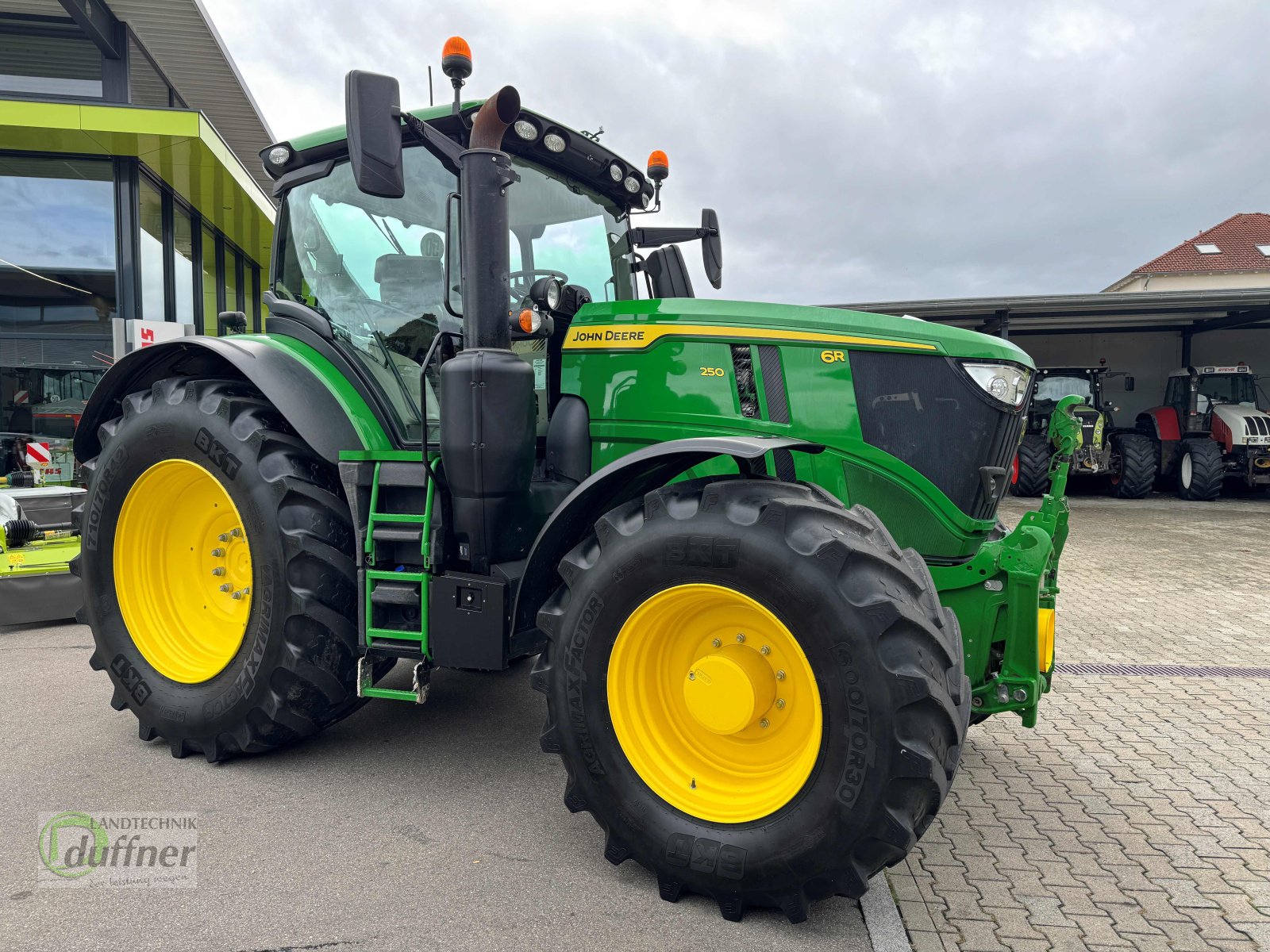 Traktor des Typs John Deere 6R 250 6R250, Gebrauchtmaschine in Hohentengen (Bild 12)