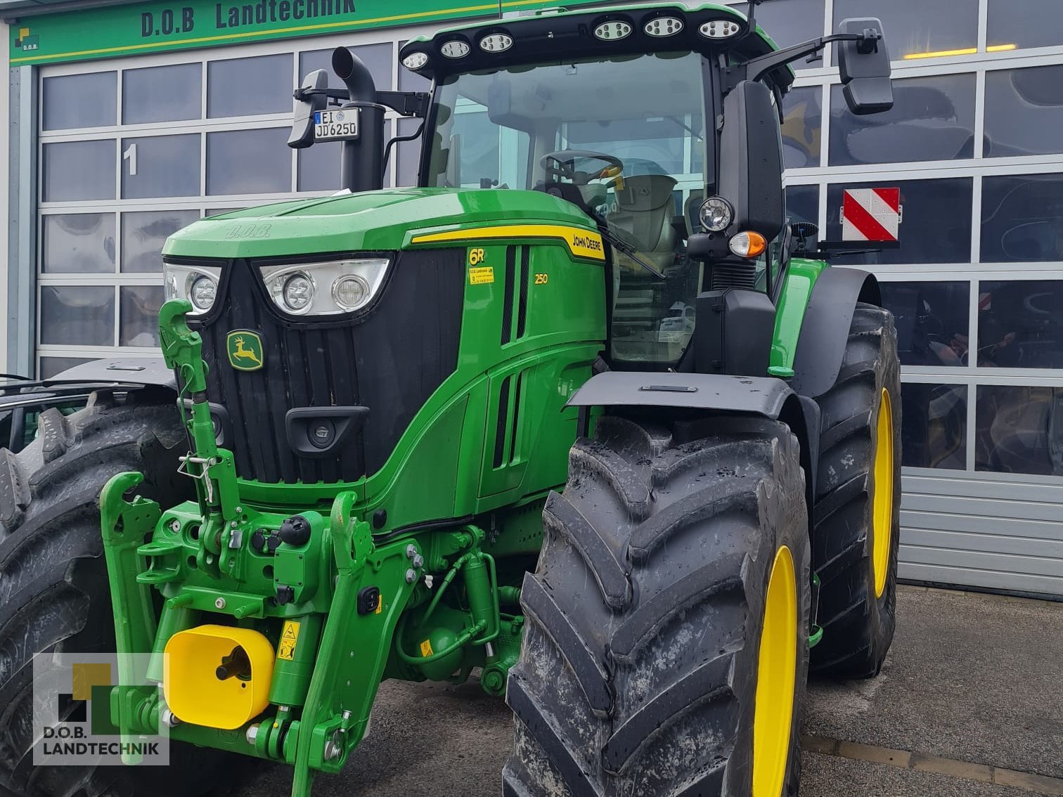 Traktor des Typs John Deere 6R 250 6R250, Gebrauchtmaschine in Lauterhofen (Bild 2)