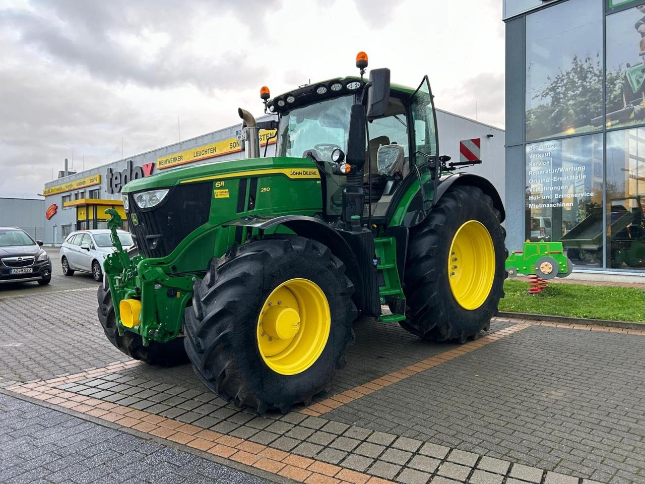 Traktor van het type John Deere 6R 250 DEMO, Gebrauchtmaschine in Niederkirchen (Foto 5)