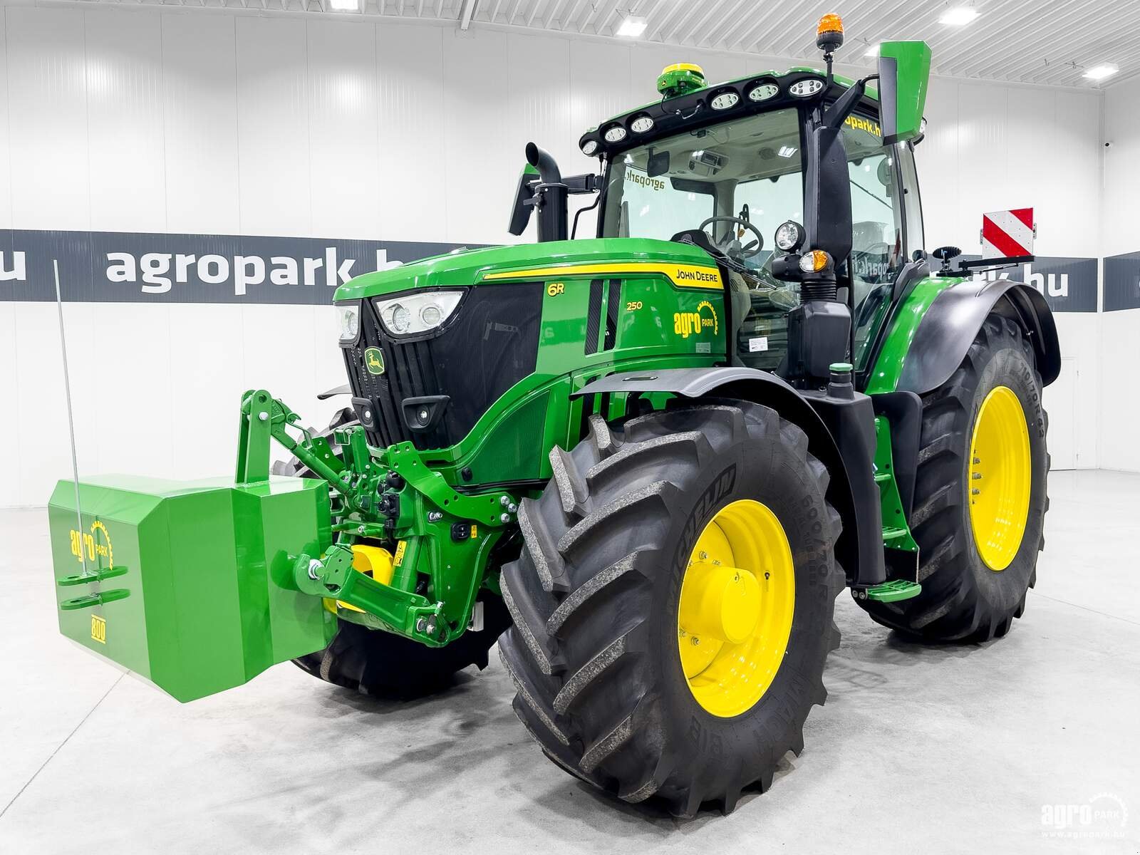 Traktor типа John Deere 6R 250, Gebrauchtmaschine в Csengele (Фотография 1)