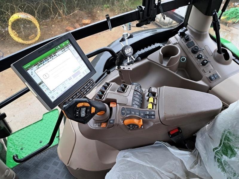 Traktor tipa John Deere 6R 250, Gebrauchtmaschine u SAINT-GERMAIN DU PUY (Slika 7)