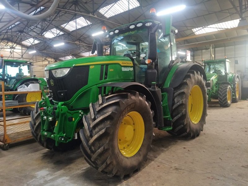 Traktor Türe ait John Deere 6R 250, Gebrauchtmaschine içinde PITHIVIERS Cedex (resim 1)