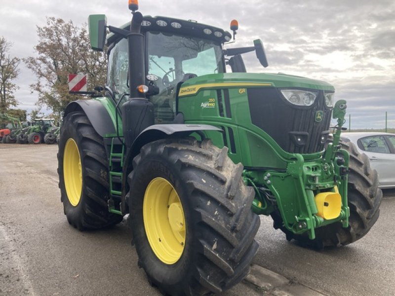 Traktor Türe ait John Deere 6R 250, Gebrauchtmaschine içinde SAVIGNEUX (resim 1)