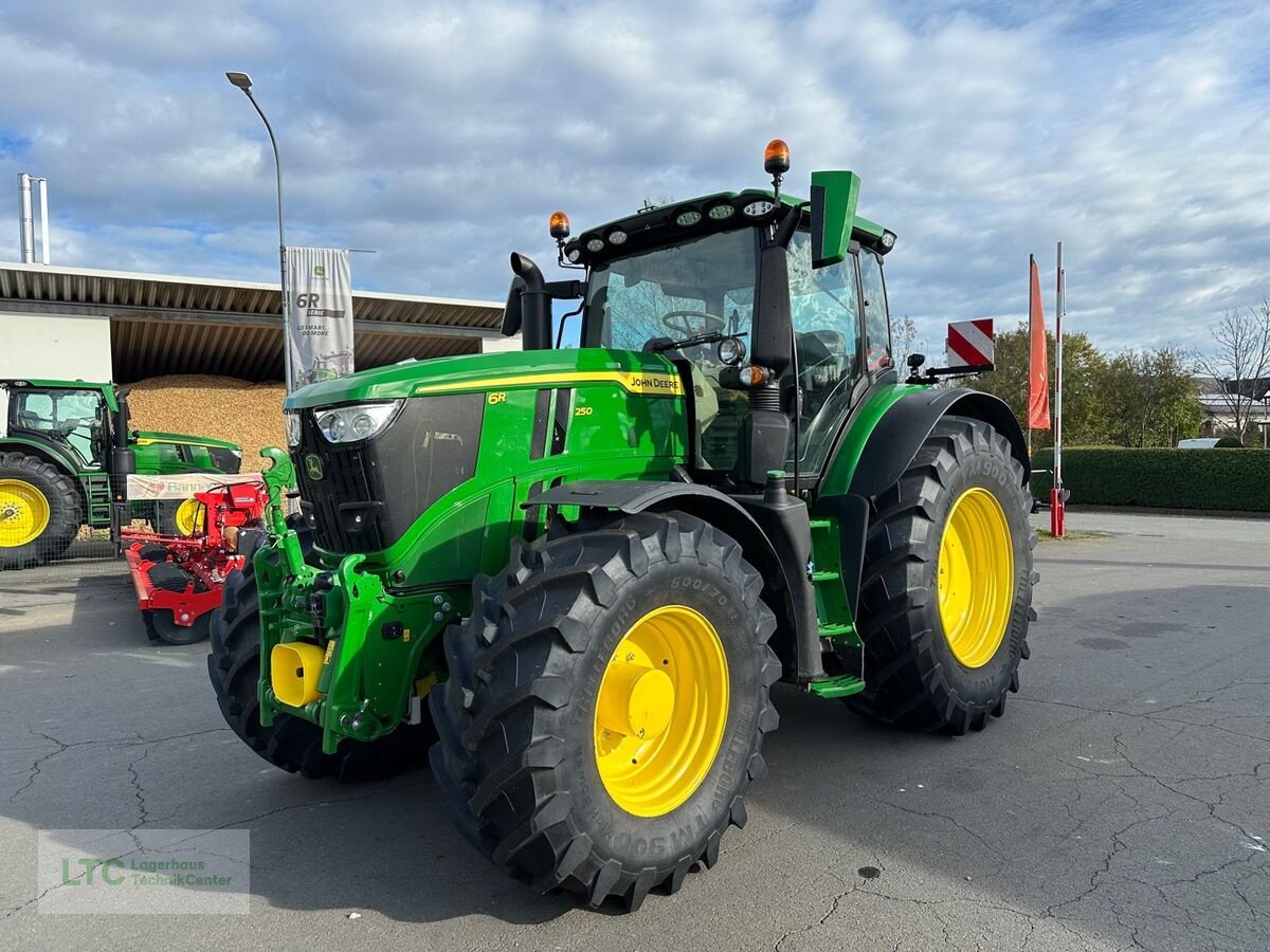 Traktor van het type John Deere 6R 250, Vorführmaschine in Großpetersdorf (Foto 1)