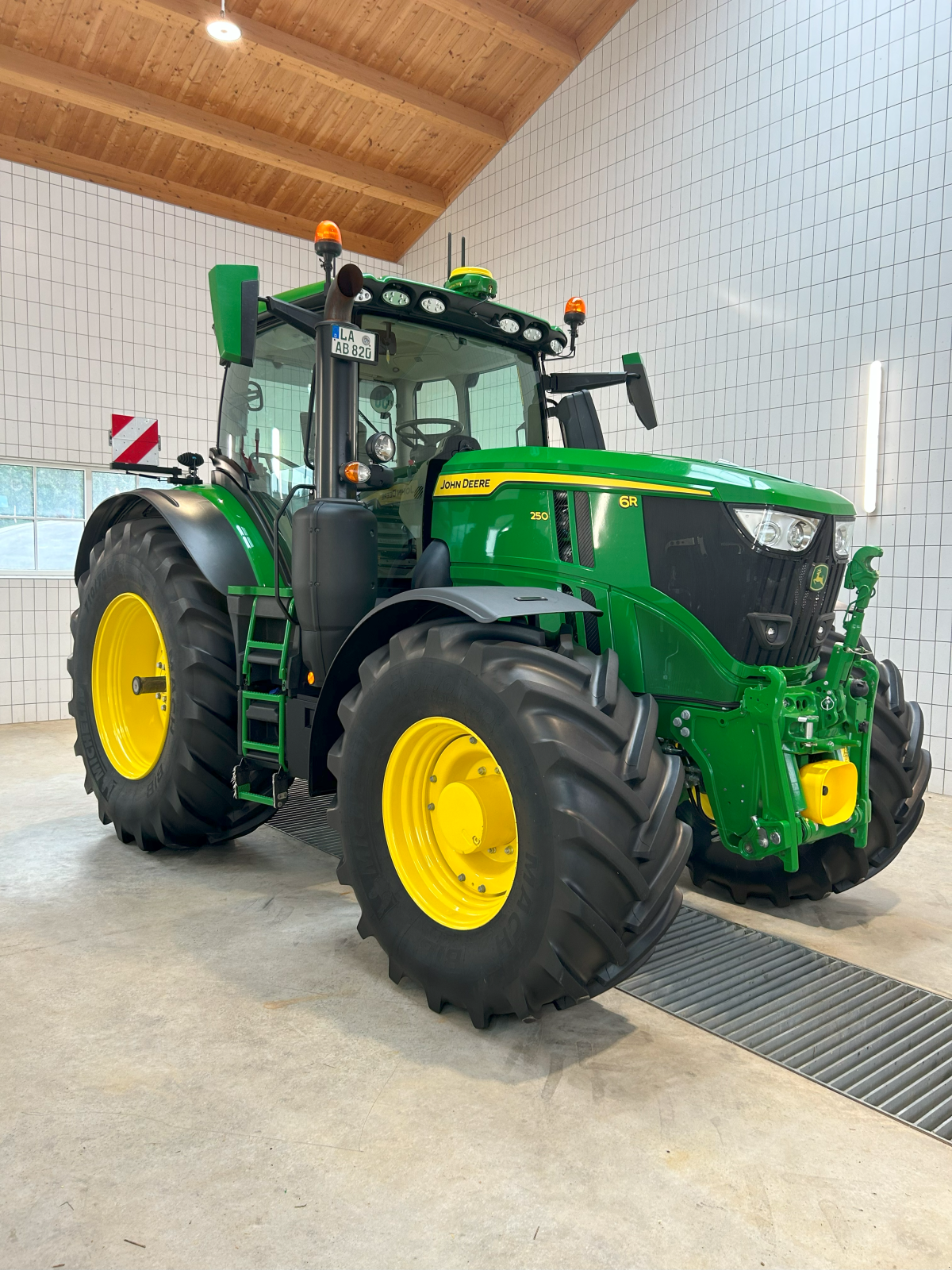 Traktor of the type John Deere 6R 250, Gebrauchtmaschine in Kröning (Picture 4)