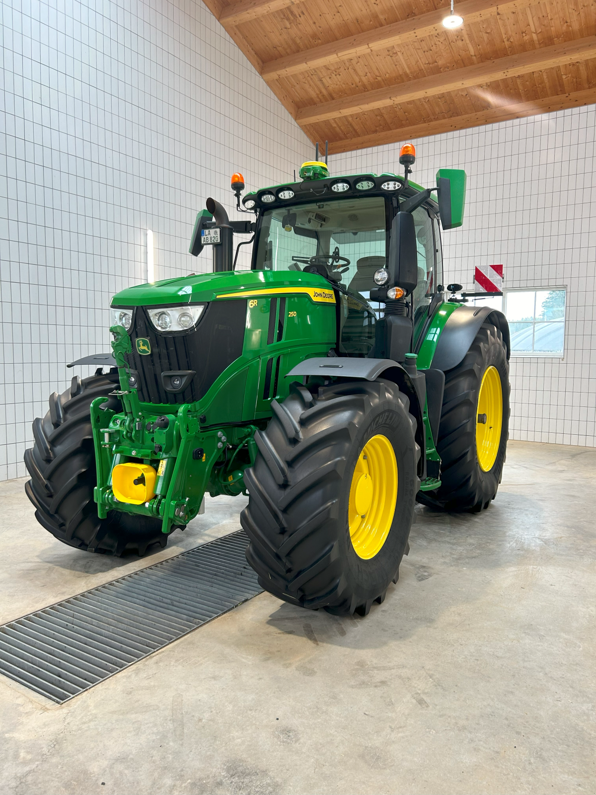 Traktor of the type John Deere 6R 250, Gebrauchtmaschine in Kröning (Picture 1)