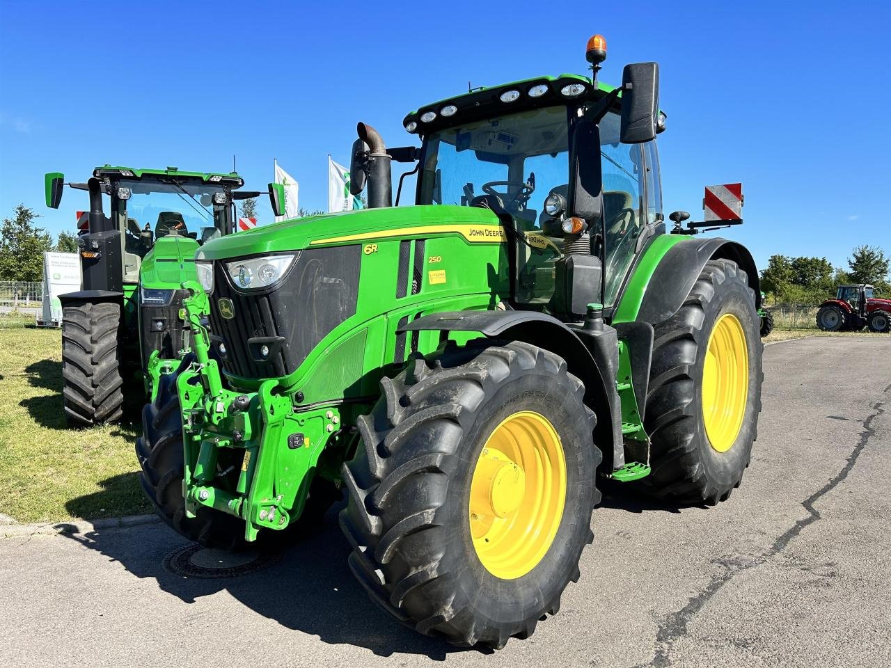 Traktor des Typs John Deere 6R 250, Gebrauchtmaschine in Niederkirchen (Bild 2)