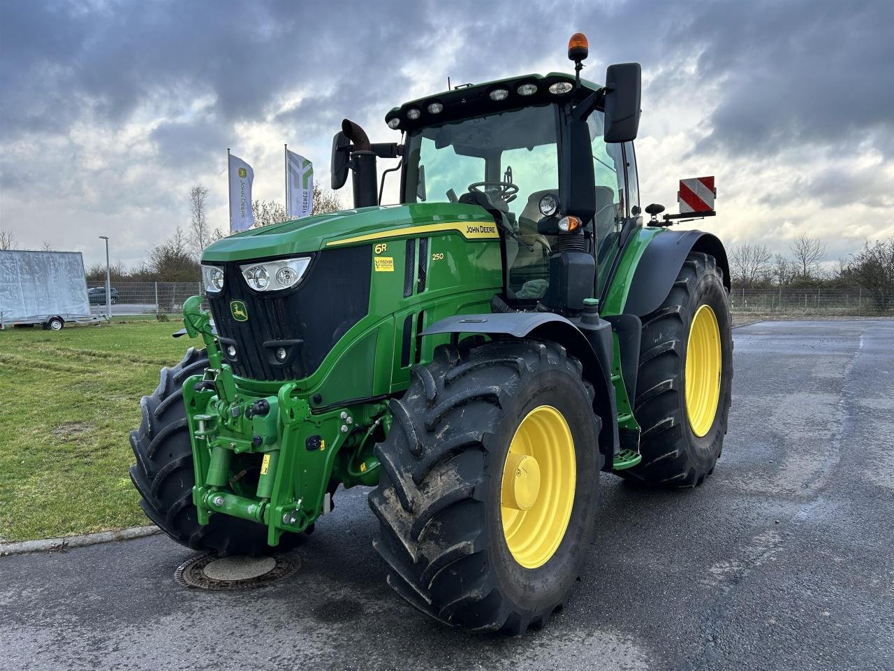 Traktor of the type John Deere 6R 250, Gebrauchtmaschine in Zweibrücken (Picture 2)