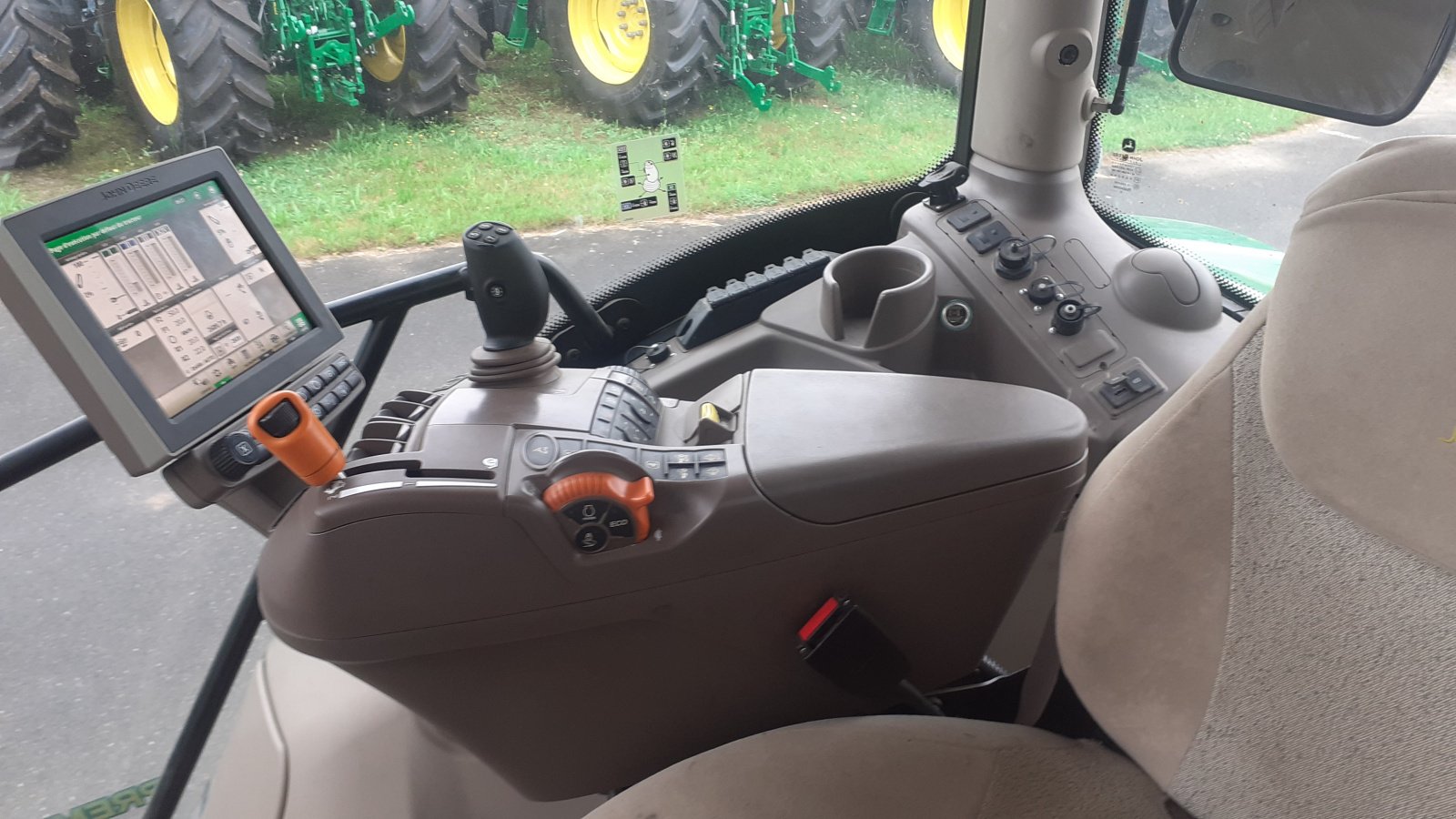 Traktor του τύπου John Deere 6R, Gebrauchtmaschine σε Les Touches (Φωτογραφία 8)