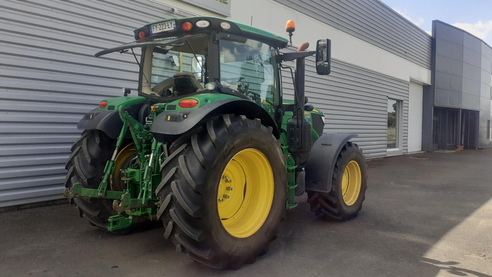 Traktor typu John Deere 6R, Gebrauchtmaschine w Les Touches (Zdjęcie 3)