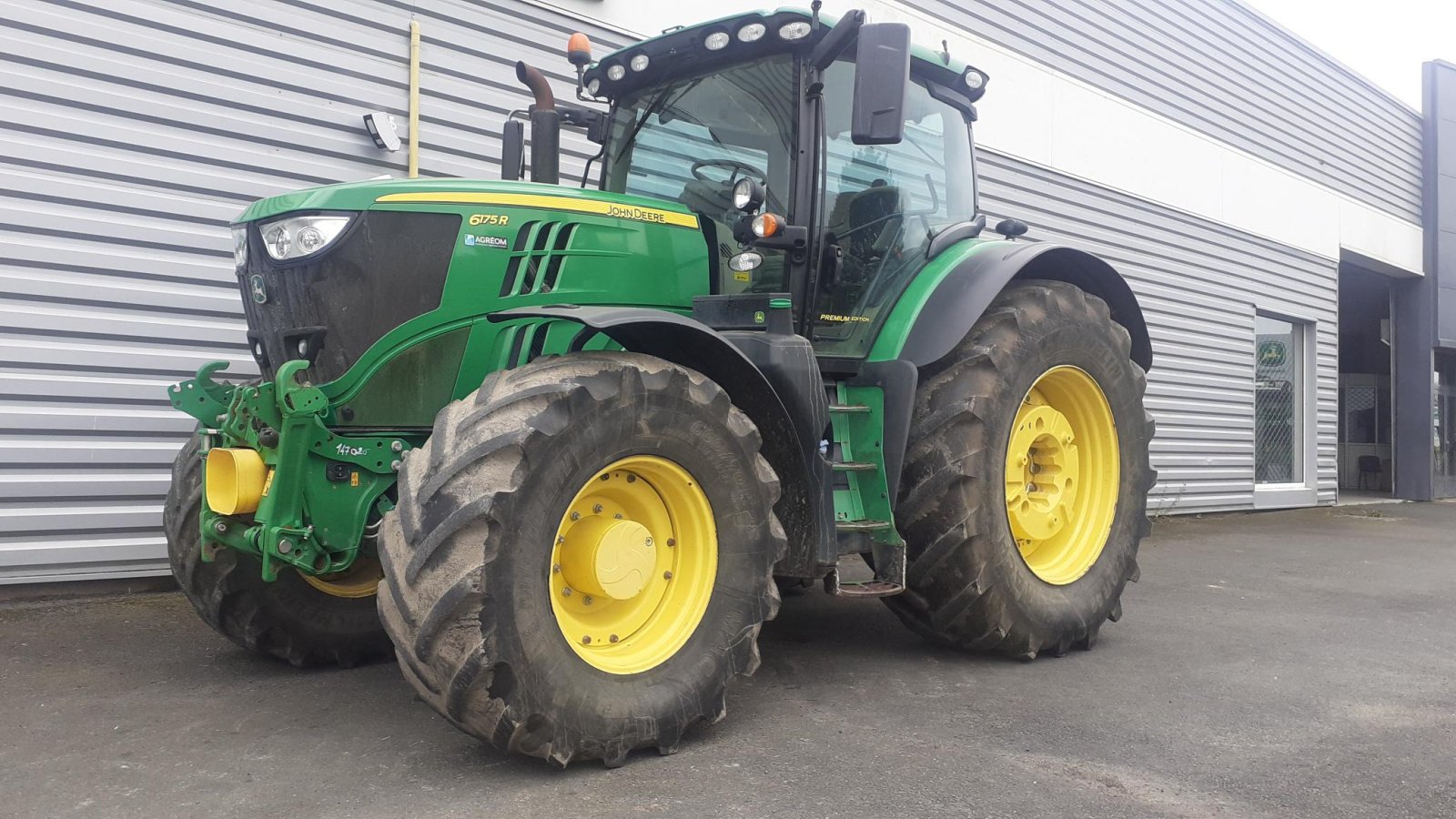 Traktor van het type John Deere 6R, Gebrauchtmaschine in Les Touches (Foto 1)