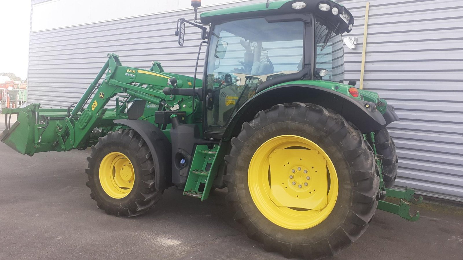 Traktor van het type John Deere 6R, Gebrauchtmaschine in Les Touches (Foto 4)