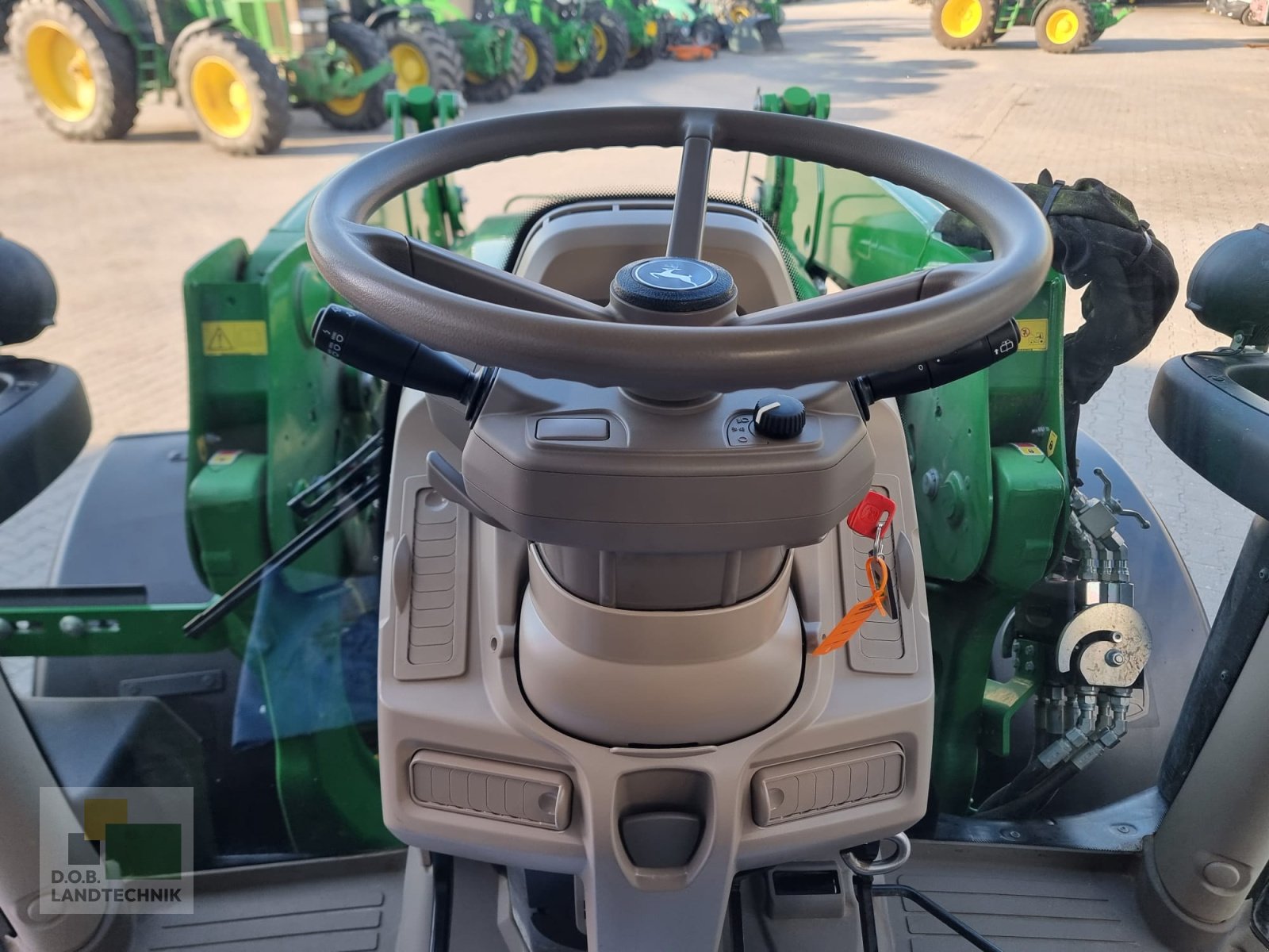 Traktor типа John Deere 6R110 6R 110 Garantieverlängerung, Gebrauchtmaschine в Regensburg (Фотография 23)